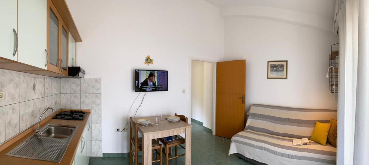 The Ana Apartments Komiža Buitenkant foto